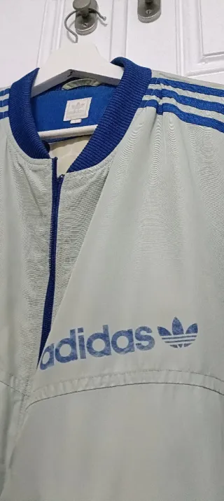 Chaqueta Adidas Gris y Roja