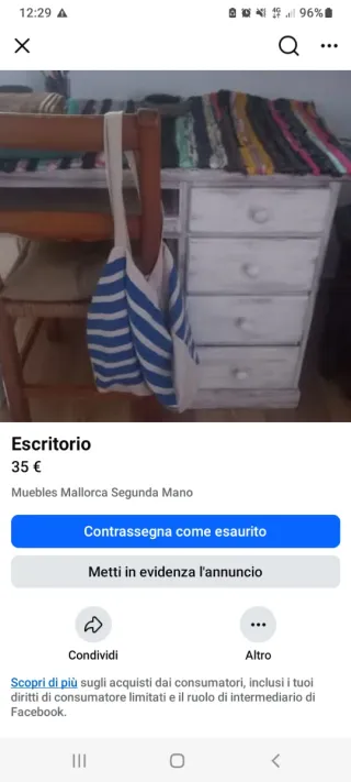 Escritorio de madera blanco y azul