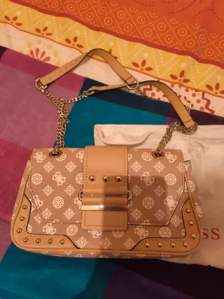 Bolso bandolera Guess beige y blanco