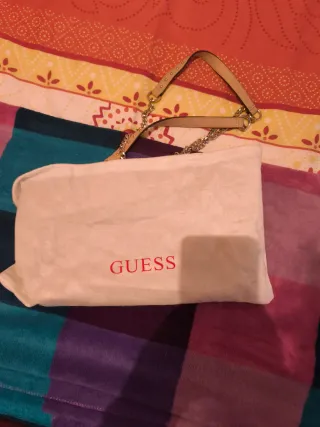 Bolso bandolera Guess beige y blanco