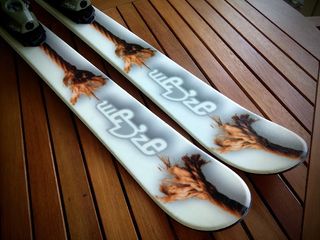 SNOWBLADES 120cm. ESQUIS CORTOS. BIG FOOT.