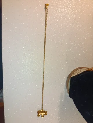 Collar con dije de Elefante Acero Dorado