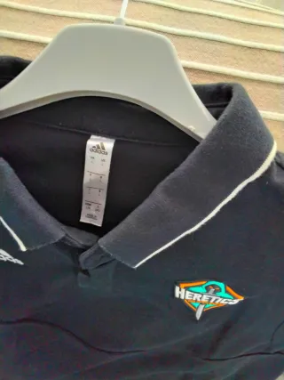 Polo Adidas Heretics.