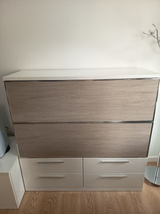 Mesa de comedor y sillas, más mueble salón