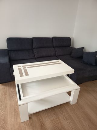 Mesa de comedor y sillas, más mueble salón