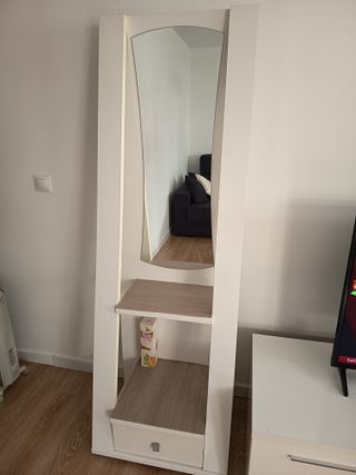 Mesa de comedor y sillas, más mueble salón