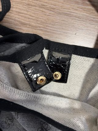 Bolso Tous gris con monedero y correa