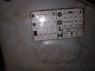 Sierra de cinta para metal Femi y carril Mg