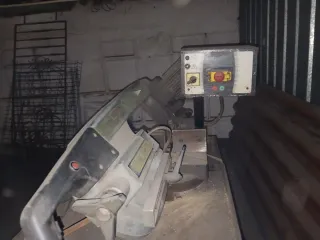 Sierra de cinta para metal Femi y carril Mg