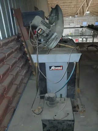 Sierra de cinta para metal Femi y carril Mg