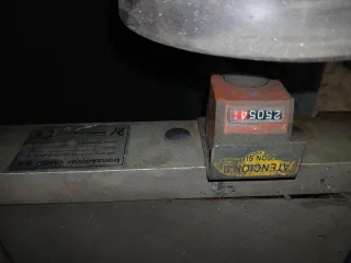 Sierra de cinta para metal Femi y carril Mg