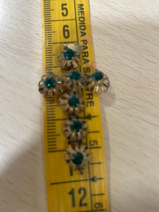 Croce e spilla ideale per abbigliamento regionale