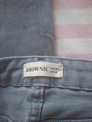 Pantalones Brownie grises con estrellas