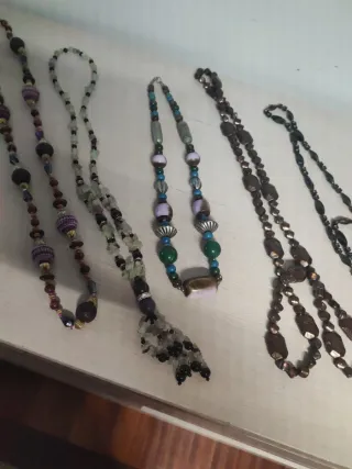 Collares de bisutería varios colores