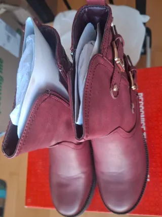 Botas de tacón con hebillas