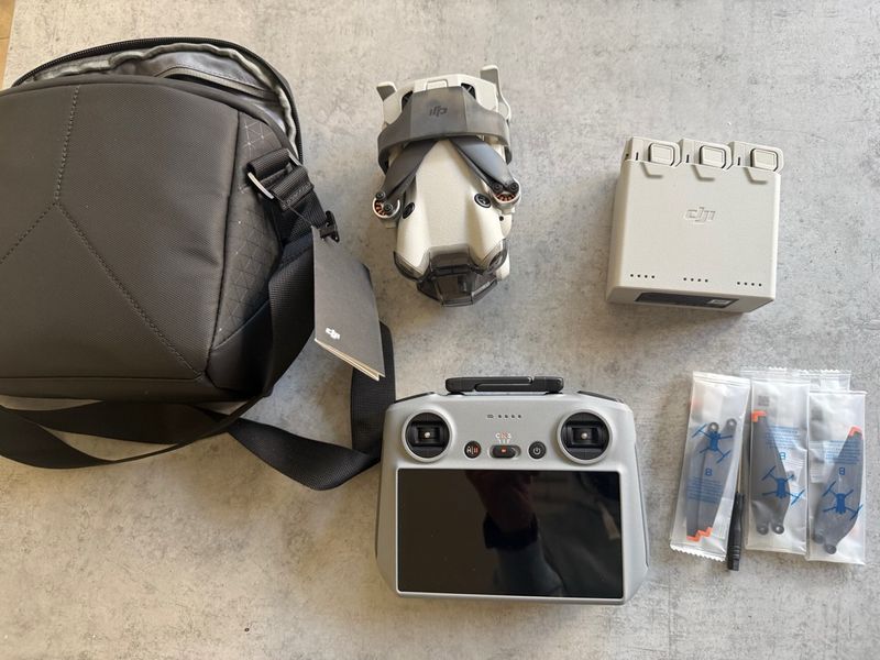 DJI Mini 4 Pro Fly More Combo