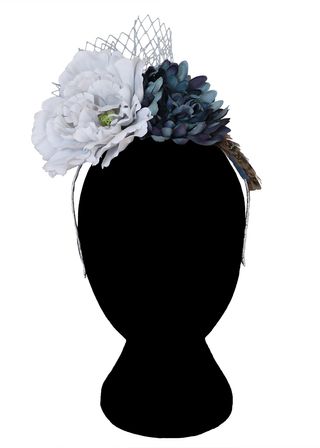 Tocado de flores y plumas azul marino y azul claro