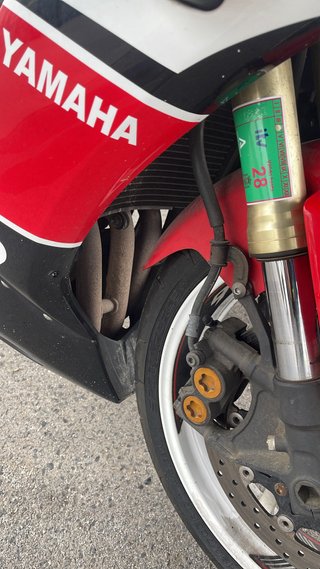Yamaha R6 YZF Sportbike Roja y Blanca