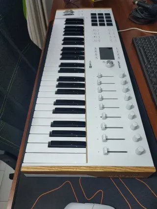 Teclado MIDI 49 teclas Arturia Keylab mk3