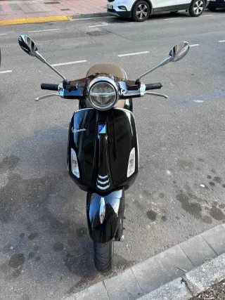 Vespa Primavera 50cc 2023 Negra