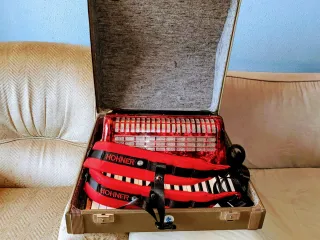 Acordeón Hohner Concerto II N 72 bajos