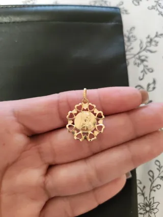 Colgante Virgen Corazones Oro 18k