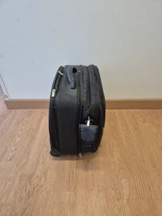 Maleta de cabina con ruedas negra