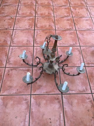 Lampade antiche in metallo