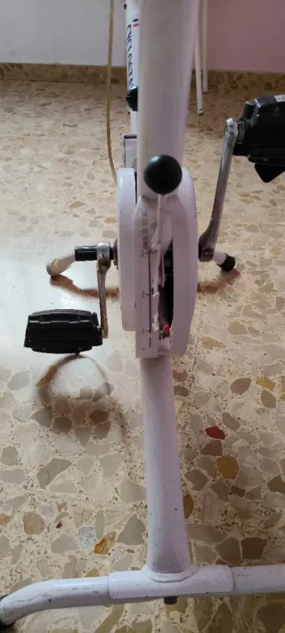 Bicicleta Estática Cyclostatic Blanca