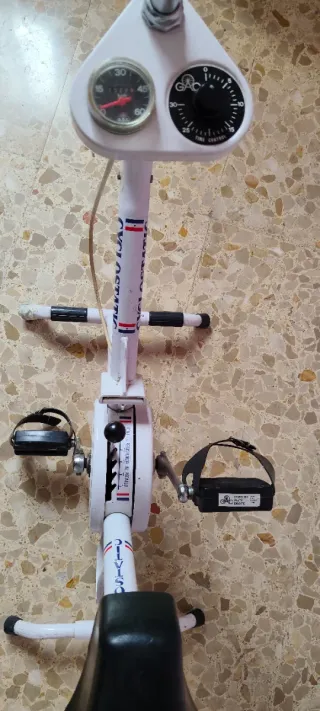 Bicicleta Estática Cyclostatic Blanca