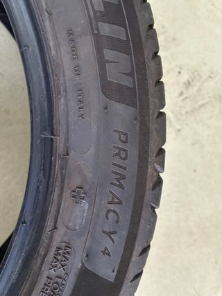 Neumático Michelin 215/50 R17