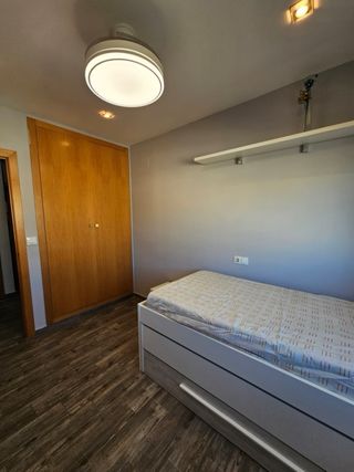 Se aquila una habitación o la vivienda integra