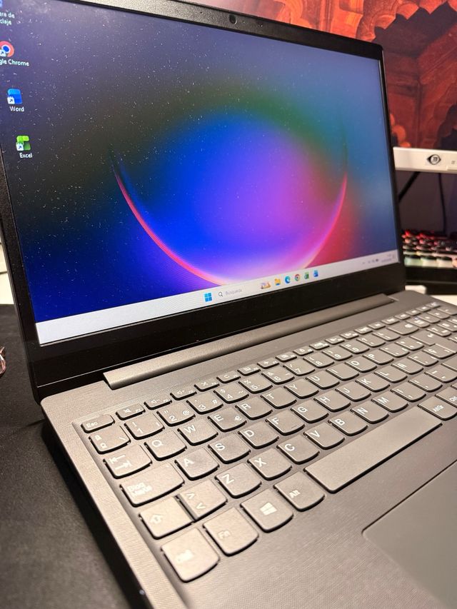 Portátil Lenovo Ryzen 3 8GB RAM Gris