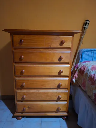 Cómoda de madera con 6 cajones
