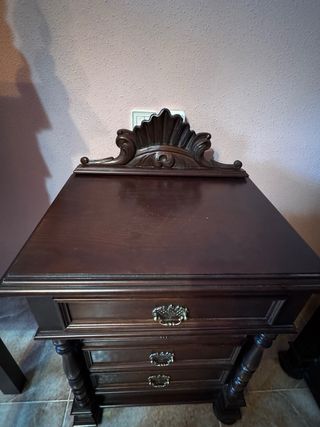 Mesitas de noche de madera y estructura cama