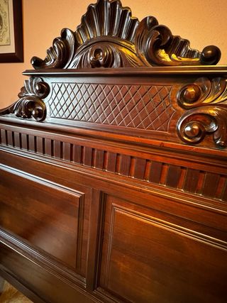 Mesitas de noche de madera y estructura cama