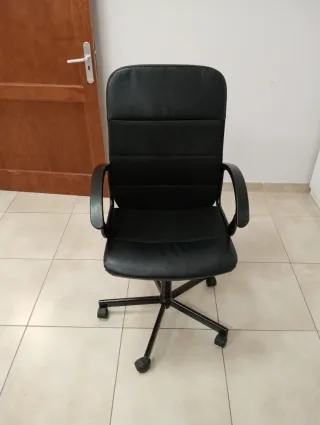Silla de oficina negra