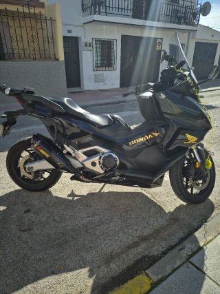 Honda Forza 750 2021 Negra. Se valora cambio