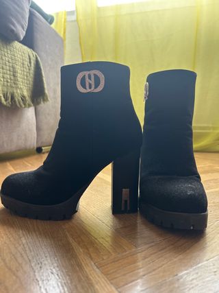 Botín tacón plataforma negro