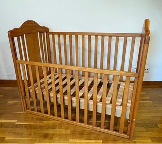 Cuna de madera