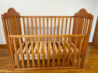 Cuna de madera