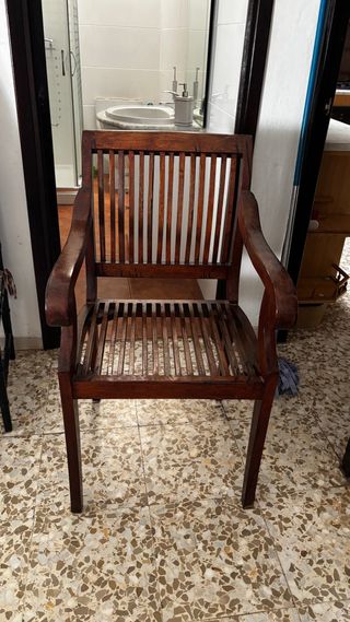 Sillón de madera antiguo