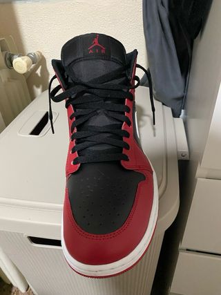 Zapatillas Jordan Mid Rojas y Negras