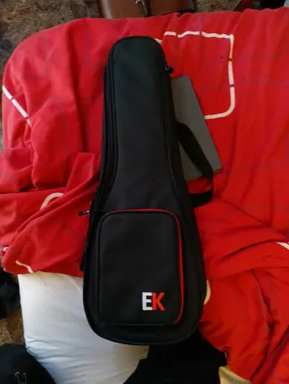 Ukelele Korala con funda