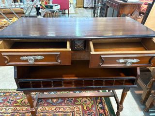 MUEBLE AUXILIAR CLÁSICO