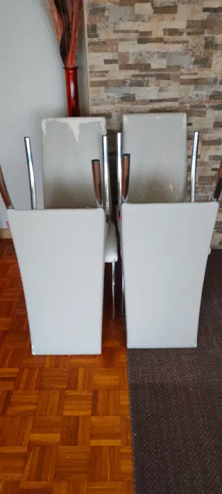 4 sillas de comedor,para restaurar