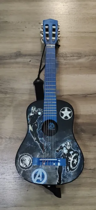 Guitarra infantil Avengers