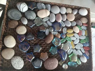 Lote piedras y cristales decorativos variados