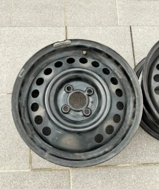 LLANTAS 15" NISSAN 4 tornillos