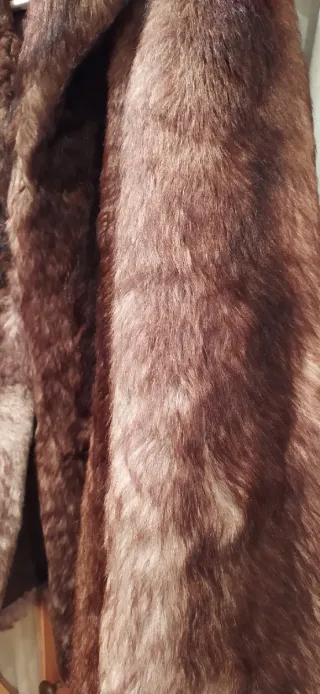 Abrigo de piel marrón